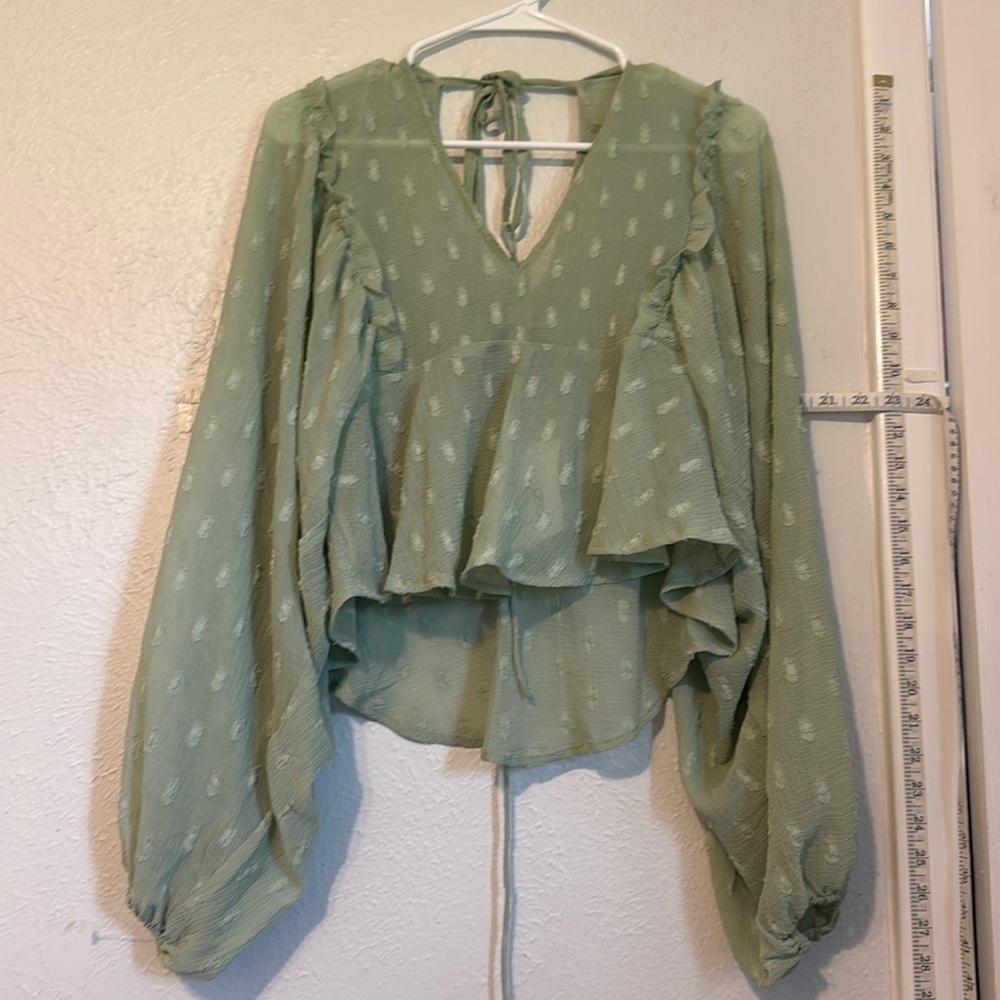 ASOS Design Flowy Seafoam Top with back accents Size 4 XS NWT 8